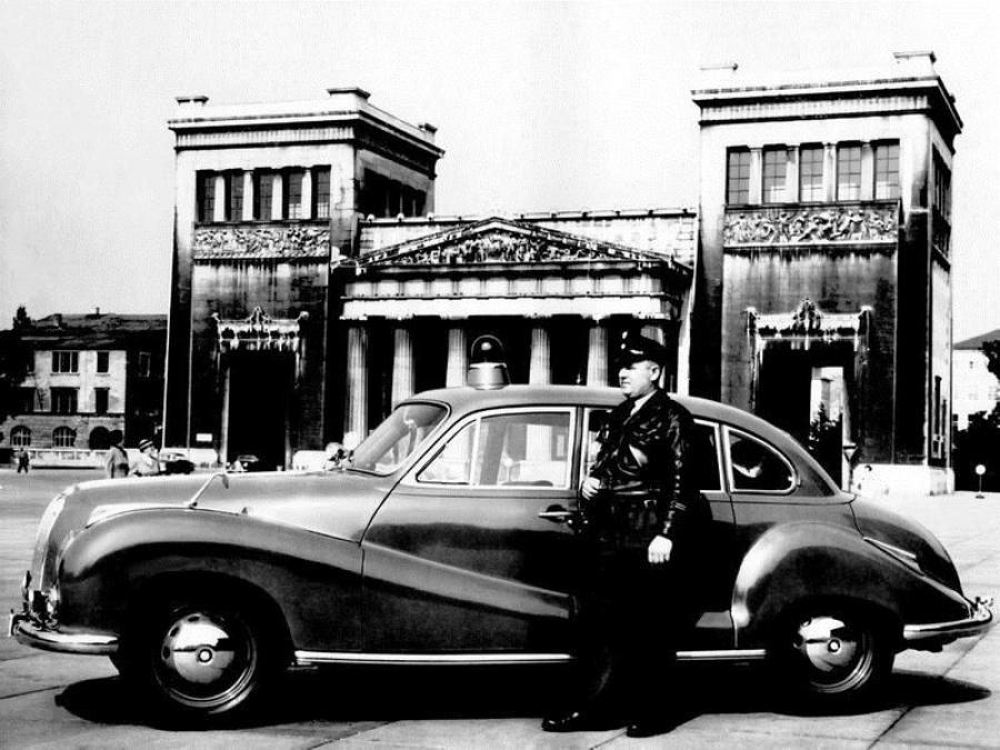  BMW 502 3.2 Liter Super Polizei 1957 года  (фото 2 из 3)